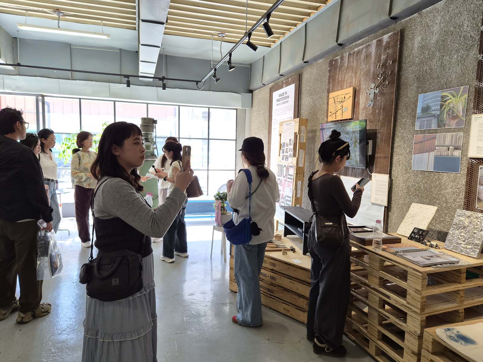 Taiwanese youth participants exploring a Korean local creative space during the exchange program
